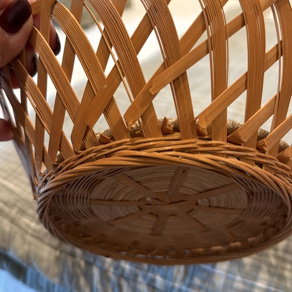 Vintage basket weave duck with blue ribbon. - Picture 5 of 7